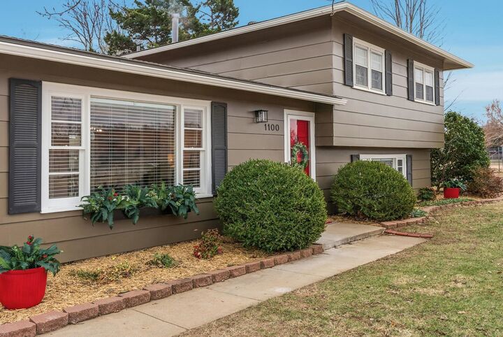 Property Photo:  1100 N Dunsworth Ave  KS 67212 