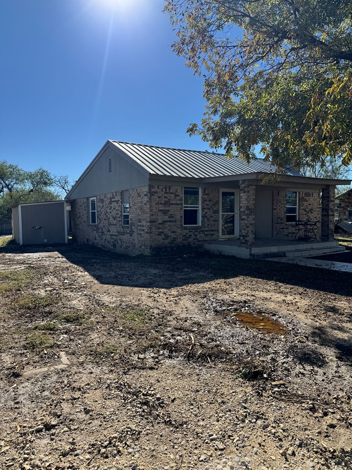 Property Photo: 1721 E Harris Ave TX 76905