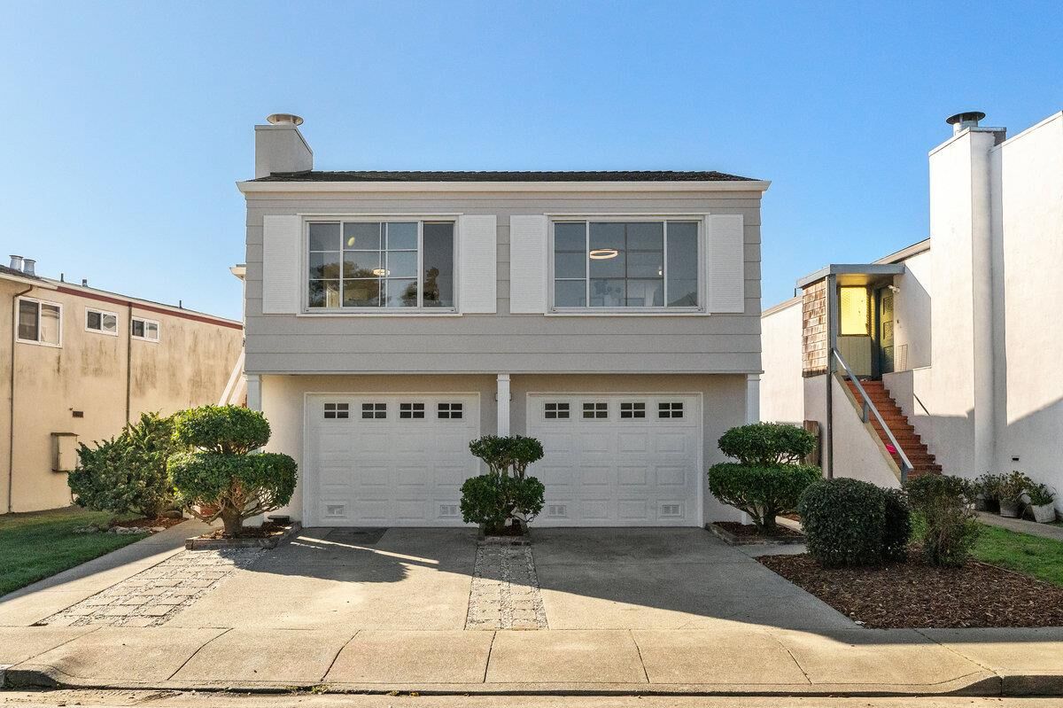 Property Photo:  15 Eastridge Circle  CA 94044 