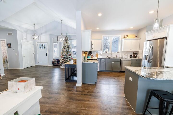 Property Photo:  914 Miller Avenue  WI 53548 