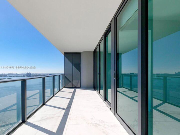 Property Photo: 3131 NE 7th Ave 2702 FL 33137