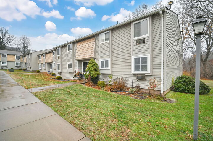Property Photo:  7 Carillon Drive Apt C  CT 06067 