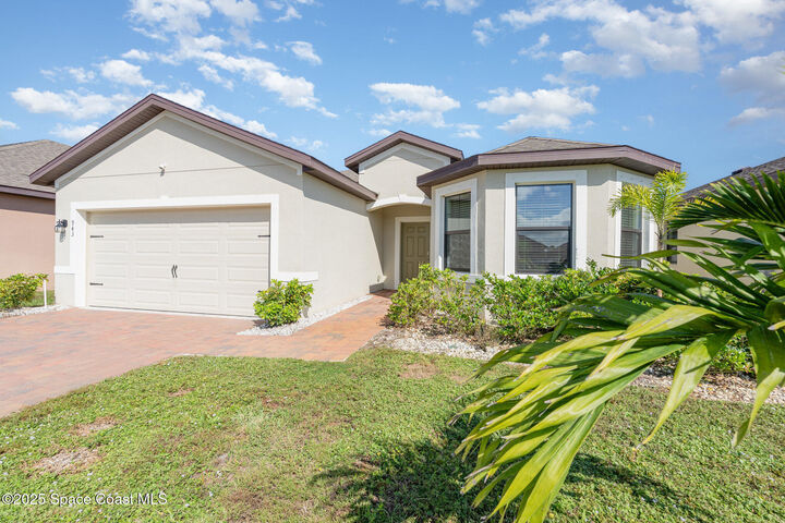 Property Photo: 943 Remington Green Drive SE FL 32909
