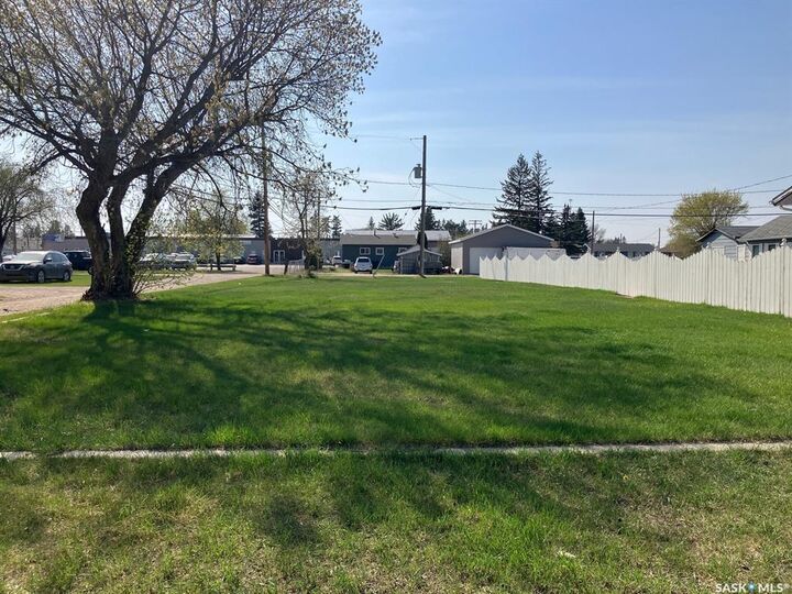 Property Photo:  106 4th Street N  SK S0E 1E0 
