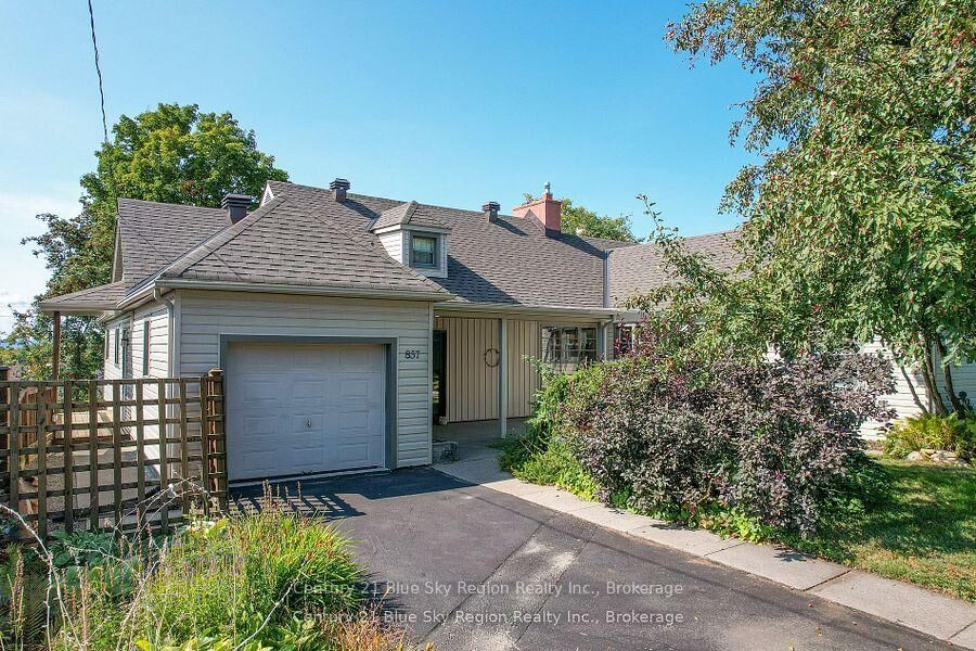 Photo de la propriété: 857 Bourke Street ON P1B 3K5