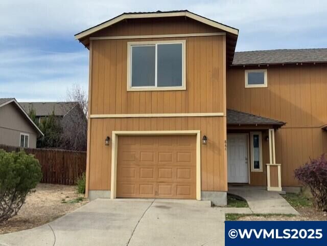 Property Photo: 844 SE Maliah Av OR 97741