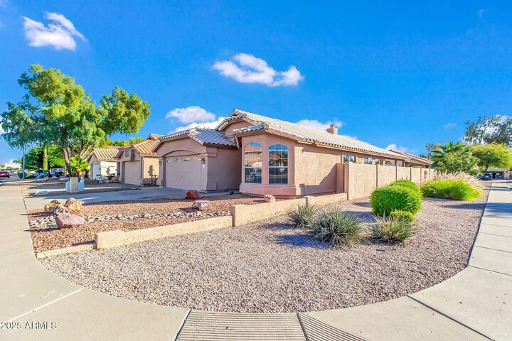 Property Photo:  1195 W Myrna Lane  AZ 85284 