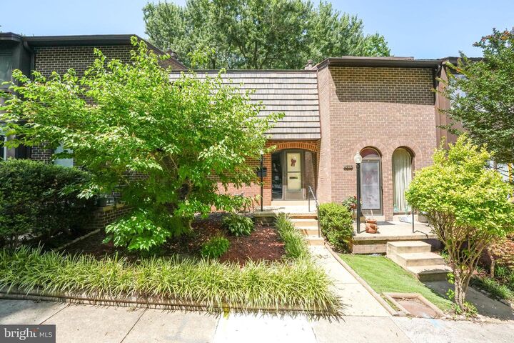 Property Photo: 4908 Sauquoit Lane VA 22003