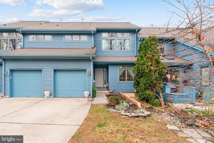 Property Photo:  11 Sturbridge Court  NJ 08530 