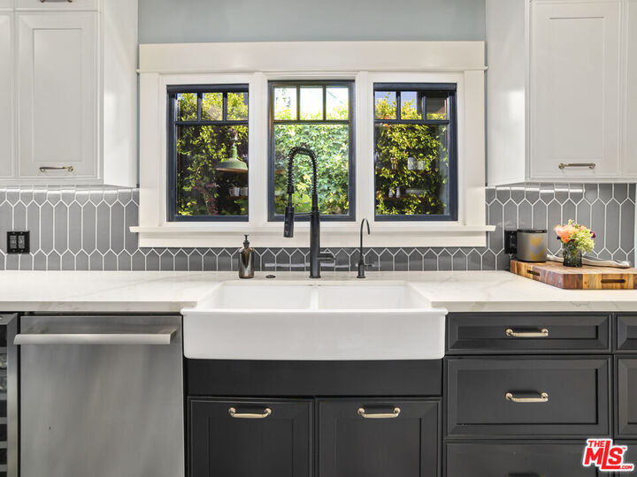 Property Photo:  1528 N Curson Ave  CA 90046 