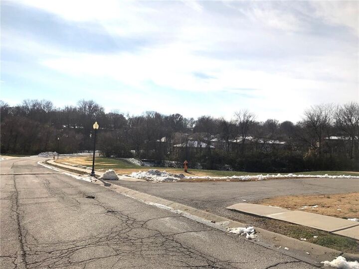 Property Photo: 4737 S Union Avenue MO 64055