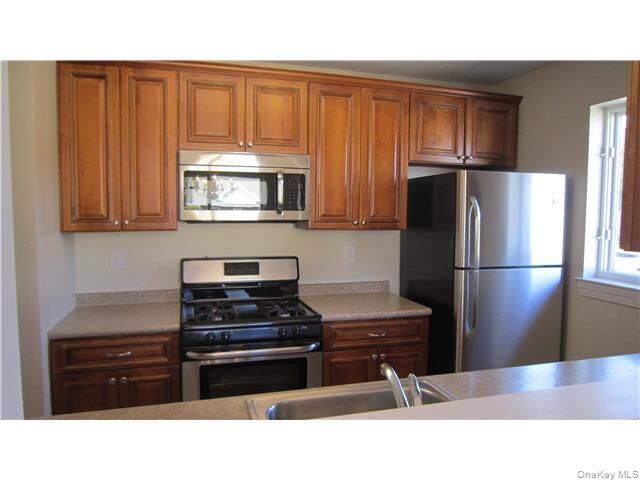 Property Photo:  305 Tondo Circle  NY 10926 