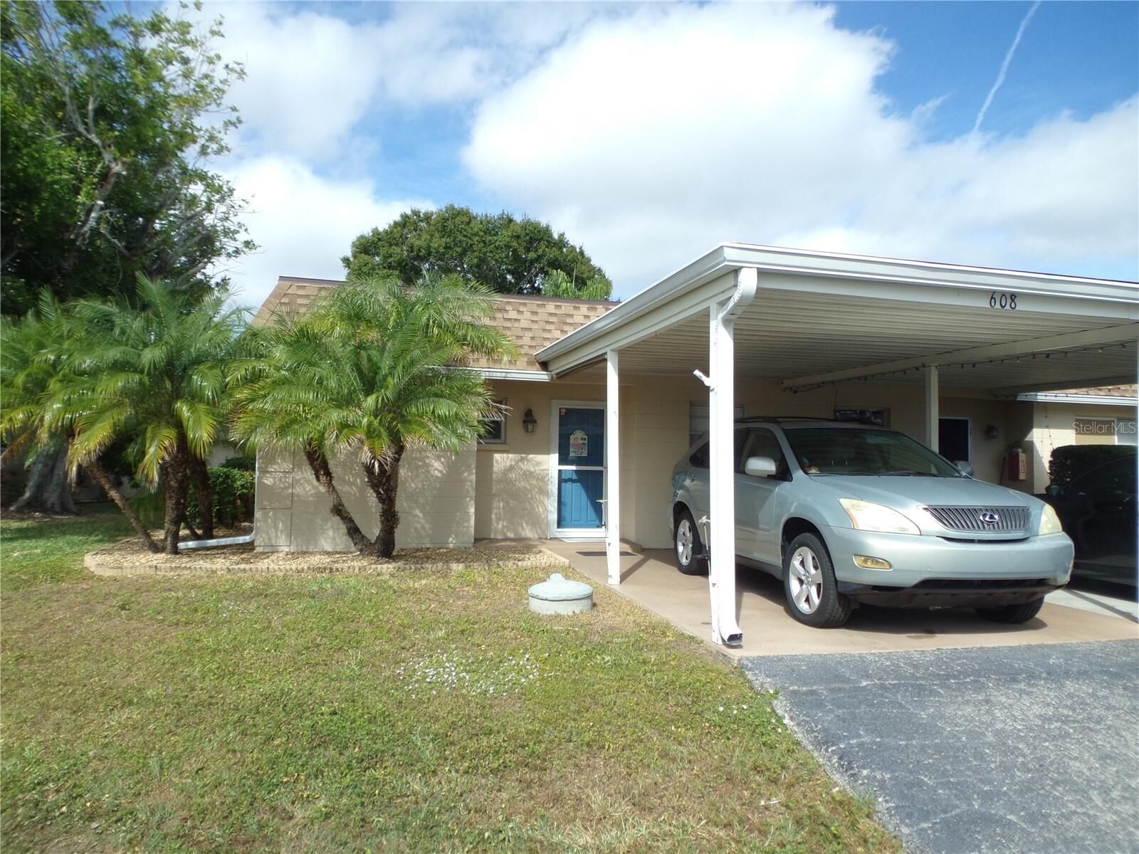 Property Photo:  608 Park Circle  FL 34207 