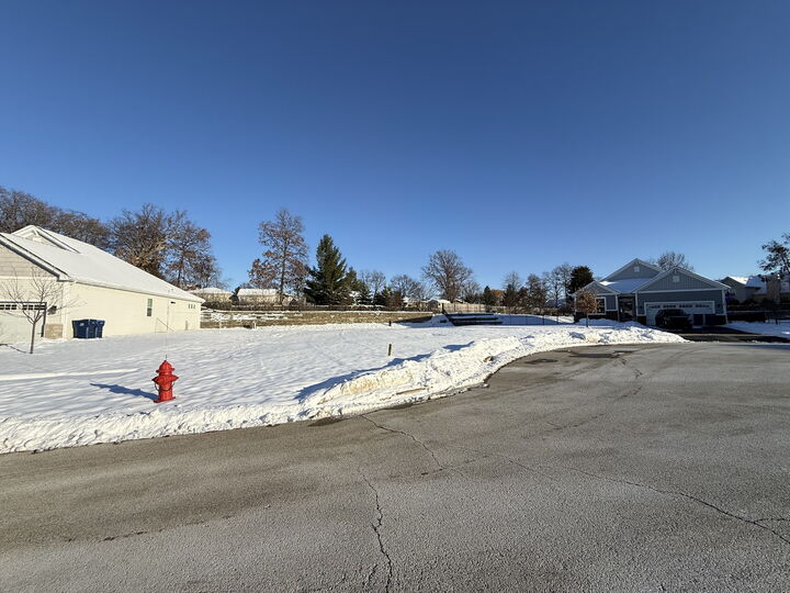 Property Photo:  27 Lake Vista Court  IL 60046 