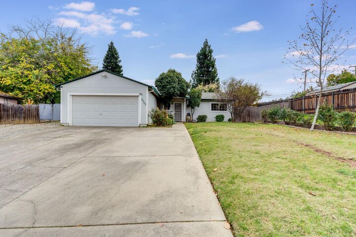 Property Photo: 8406 Taramore Court CA 95662