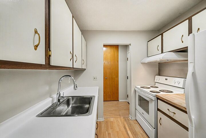 Property Photo:  183 Little Canada Road E 302  MN 55117 