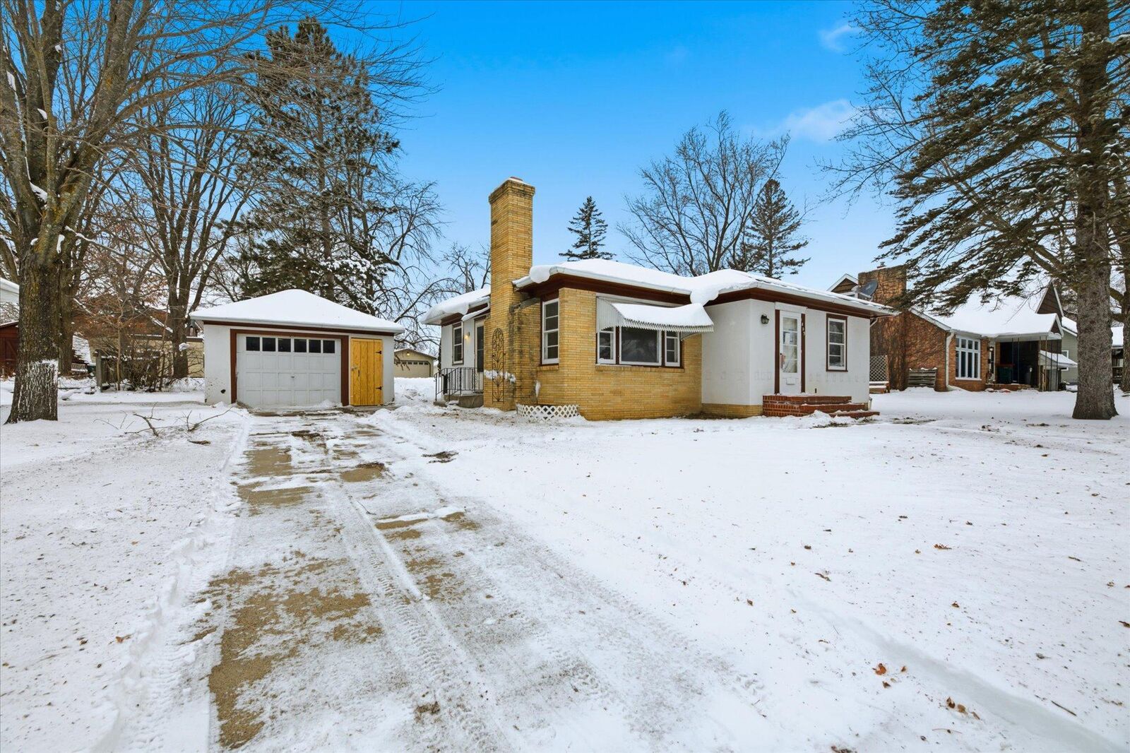 Property Photo: 809 7th Street NE MN 56479