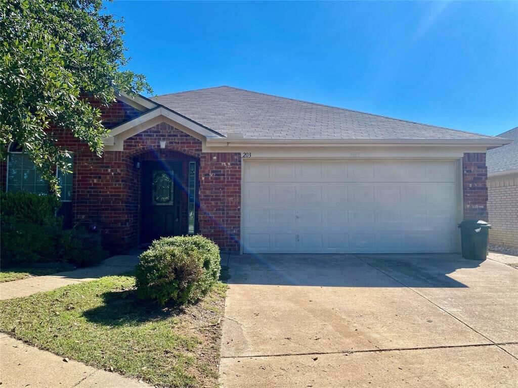 Property Photo: 203 Jacinth Lane TX 76049