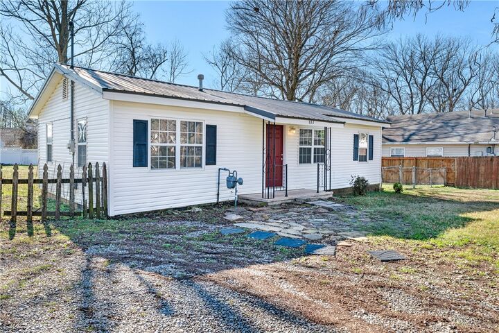 Property Photo:  637 E McClinton Street  AR 72701 