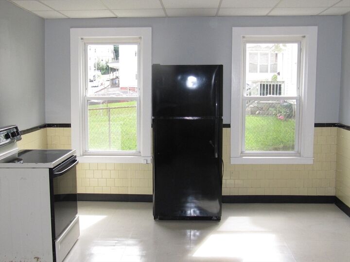 Property Photo:  2 Sturgis Street 1  MA 01605 