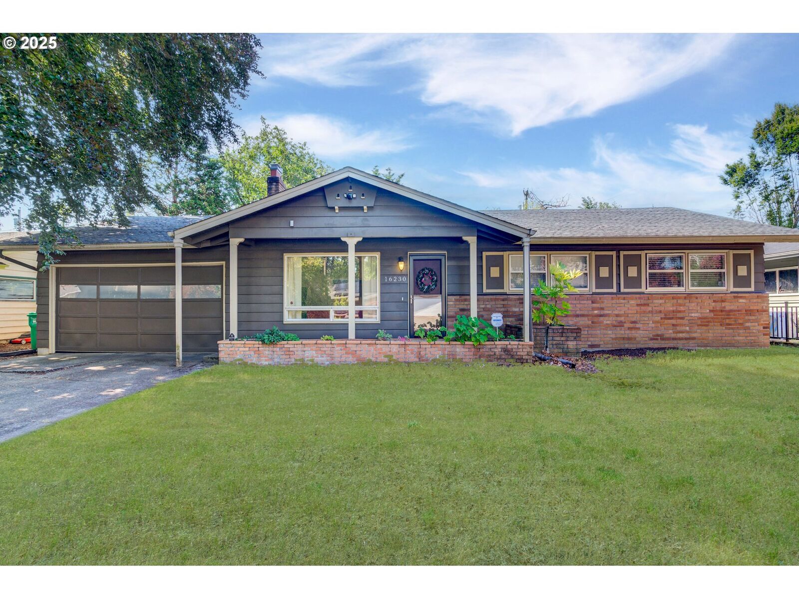 Property Photo: 16230 NE Hoyt St OR 97230