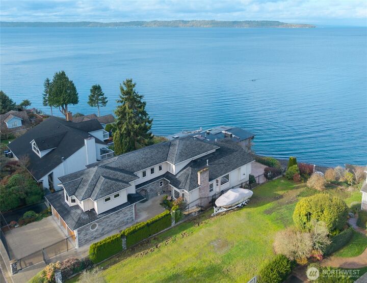 Property Photo:  220 SW 292nd Street  WA 98023 