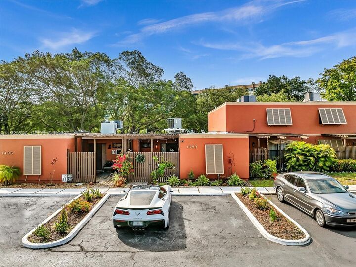 1489 Fairway Rd  Pembroke Pines FL 33026 photo
