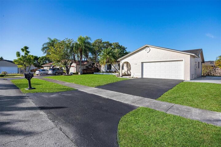 Property Photo: 25720 SW 133rd Ave FL 33032