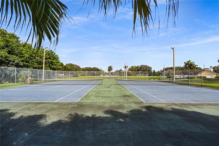 Property Photo:  417 Vista Isles Dr 2315  FL 33325 