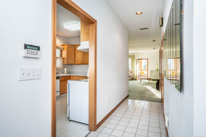 Property Photo:  17 Mulberry Court  CT 06111 