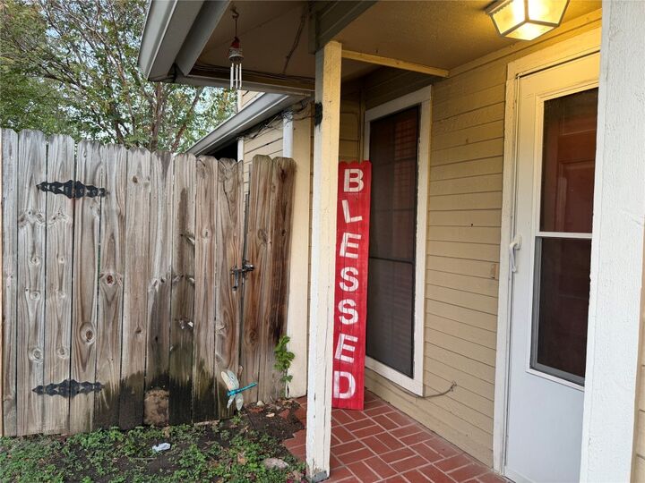 Property Photo: 1910 Margalene Way TX 78728