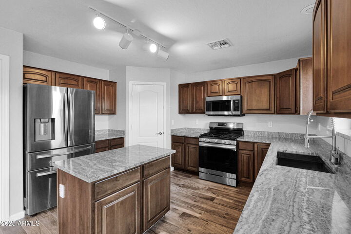 Property Photo: 1148 W Hereford Drive AZ 85143