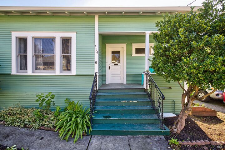 Property Photo:  654 Charles Street  CA 95404 
