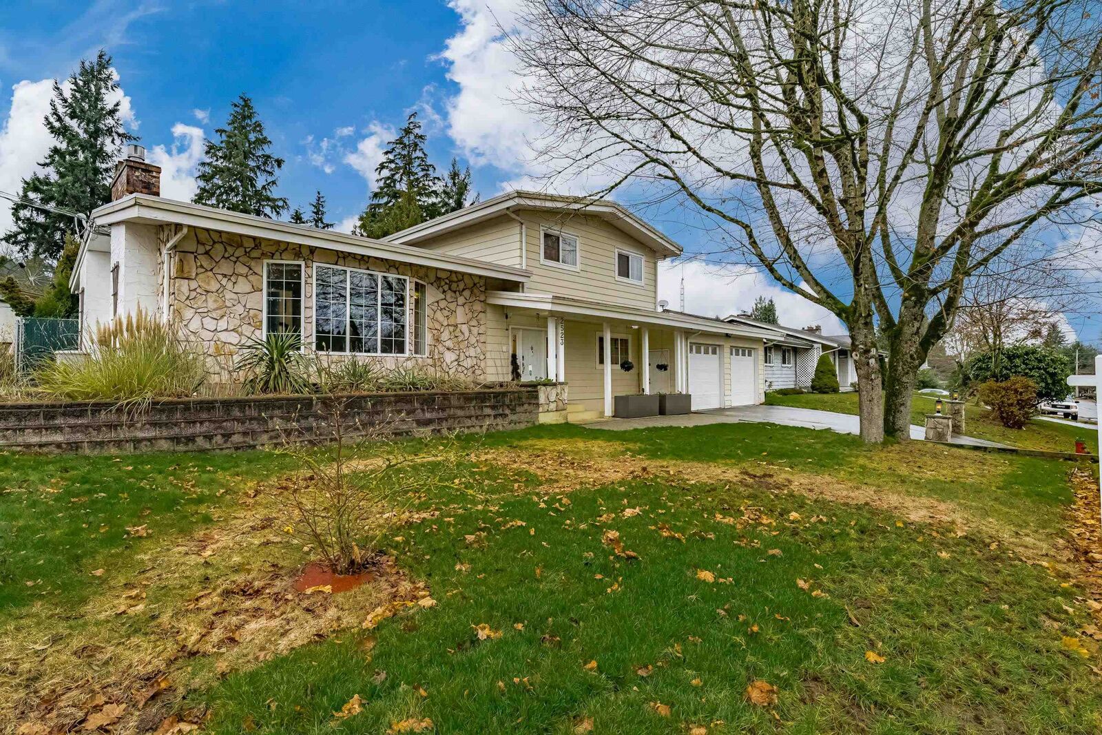 Property Photo: 2523 Sunnyside Crescent BC V2T 1Y1