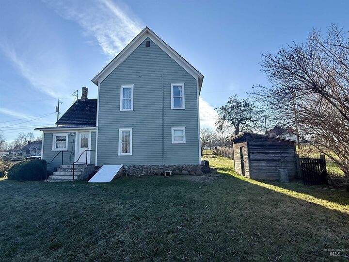 Property Photo:  1368 Chestnut St.  WA 99403 