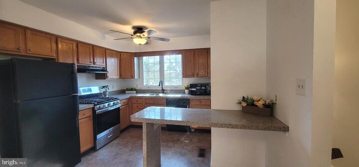 Property Photo: 10 Woodfield Drive DE 19703