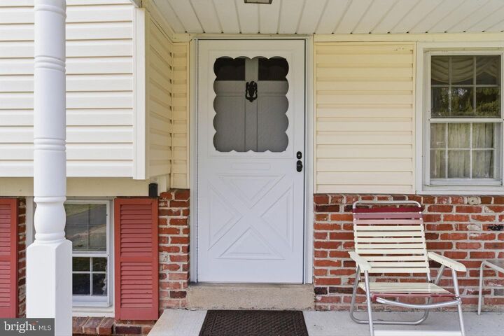 Property Photo:  5 Glen Drive  PA 19067 