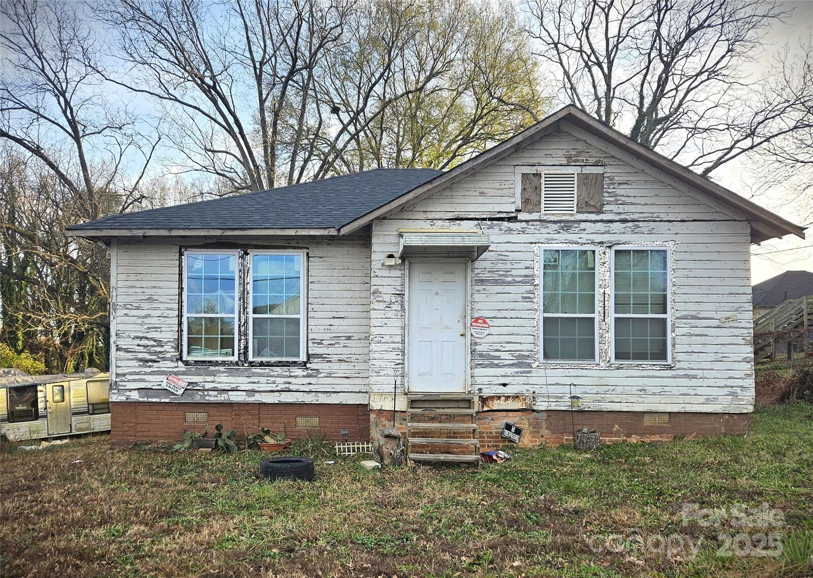 Property Photo: 901 W 5th Avenue NC 28052