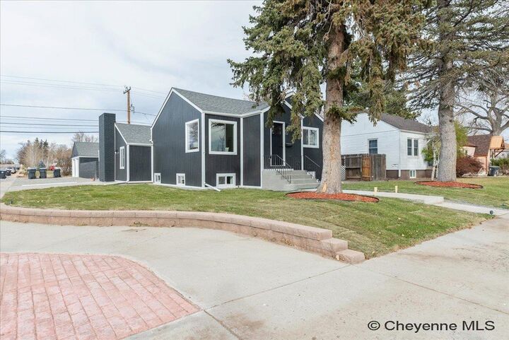 Property Photo: 922 W Pershing Blvd WY 82001