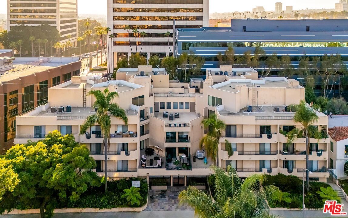 Property Photo:  1633 S Bentley Ave  CA 90025 