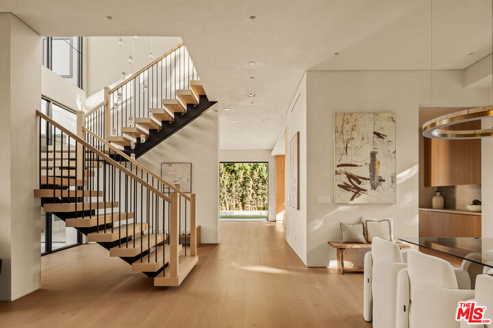 Property Photo: 4724 Halbrent Ave CA 91403