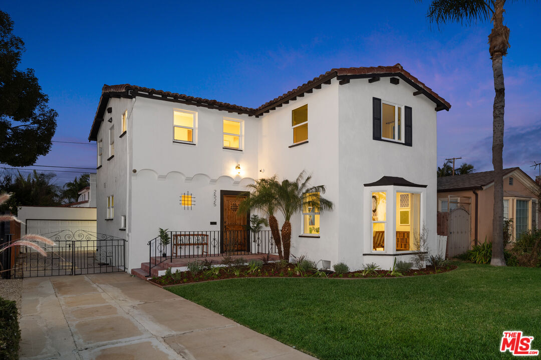 Property Photo: 2525 W 81st St CA 90305