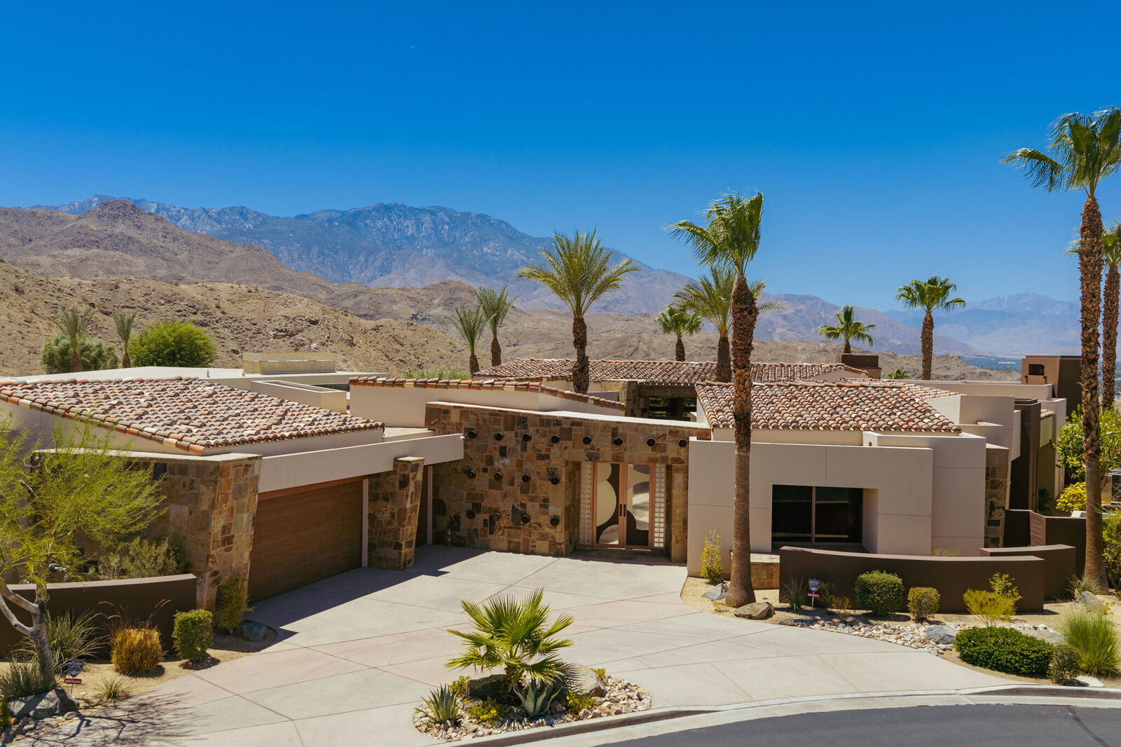 Property Photo:  9 Rockcrest Drive  CA 92270 