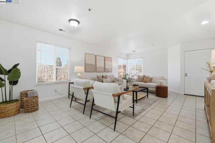 Property Photo: 33601 11th St CA 94587