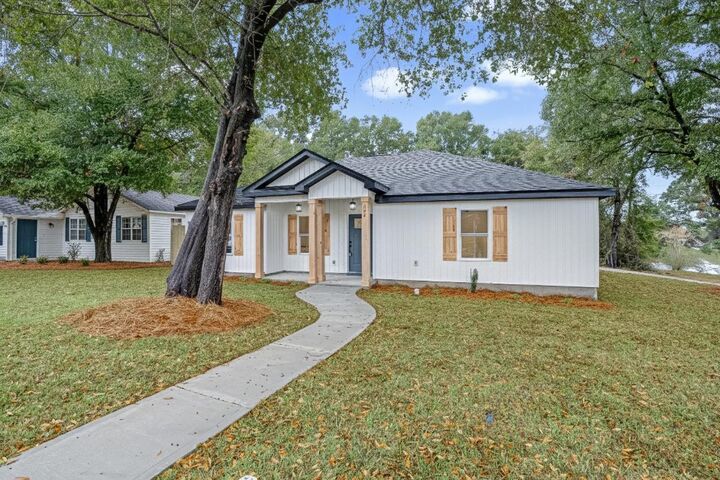 Property Photo: 294 Holland Street FL 32536