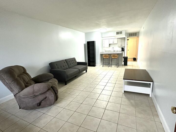 Property Photo: 210 Pelham Road 208C FL 32547