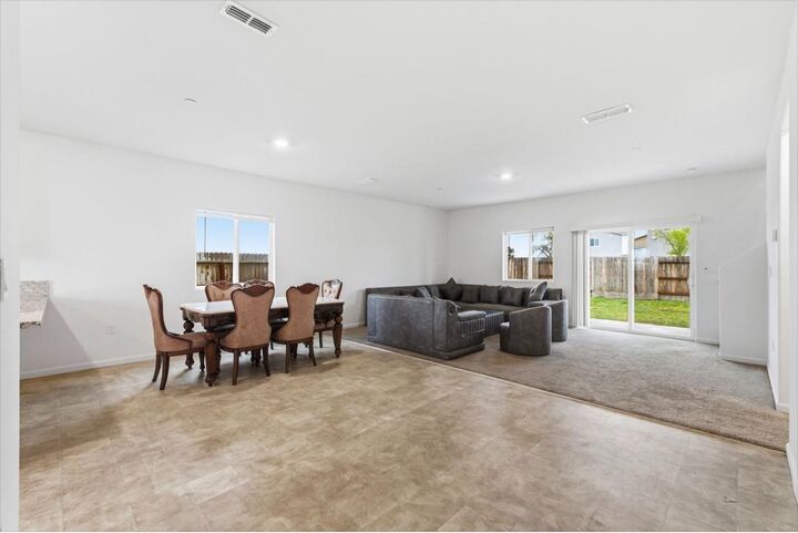 Property Photo:  1462 W Randy Court  CA 93625 