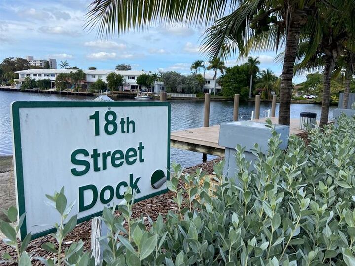 Property Photo: 812 NE 17th Ct FL 33305