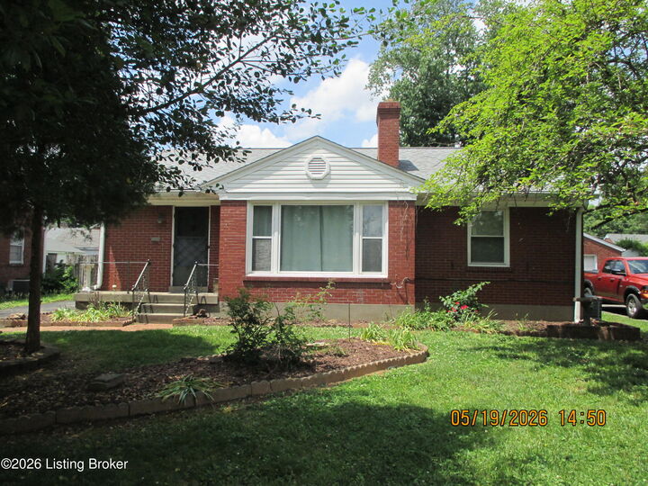 Property Photo: 2509 Gardiner Ln KY 40205