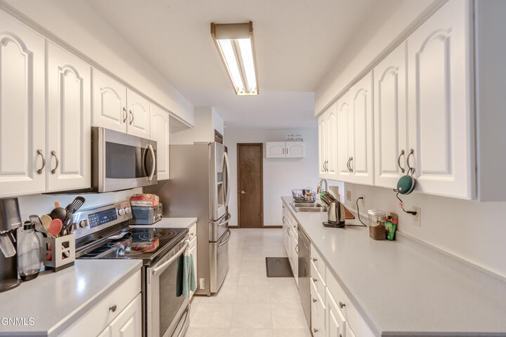 Property Photo:  601 Interstate Avenue W  ND 58503 